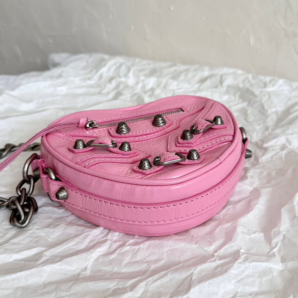 Heart-Shaped Cowhide Leather Crossbody Bag with Stylish Chain Strap