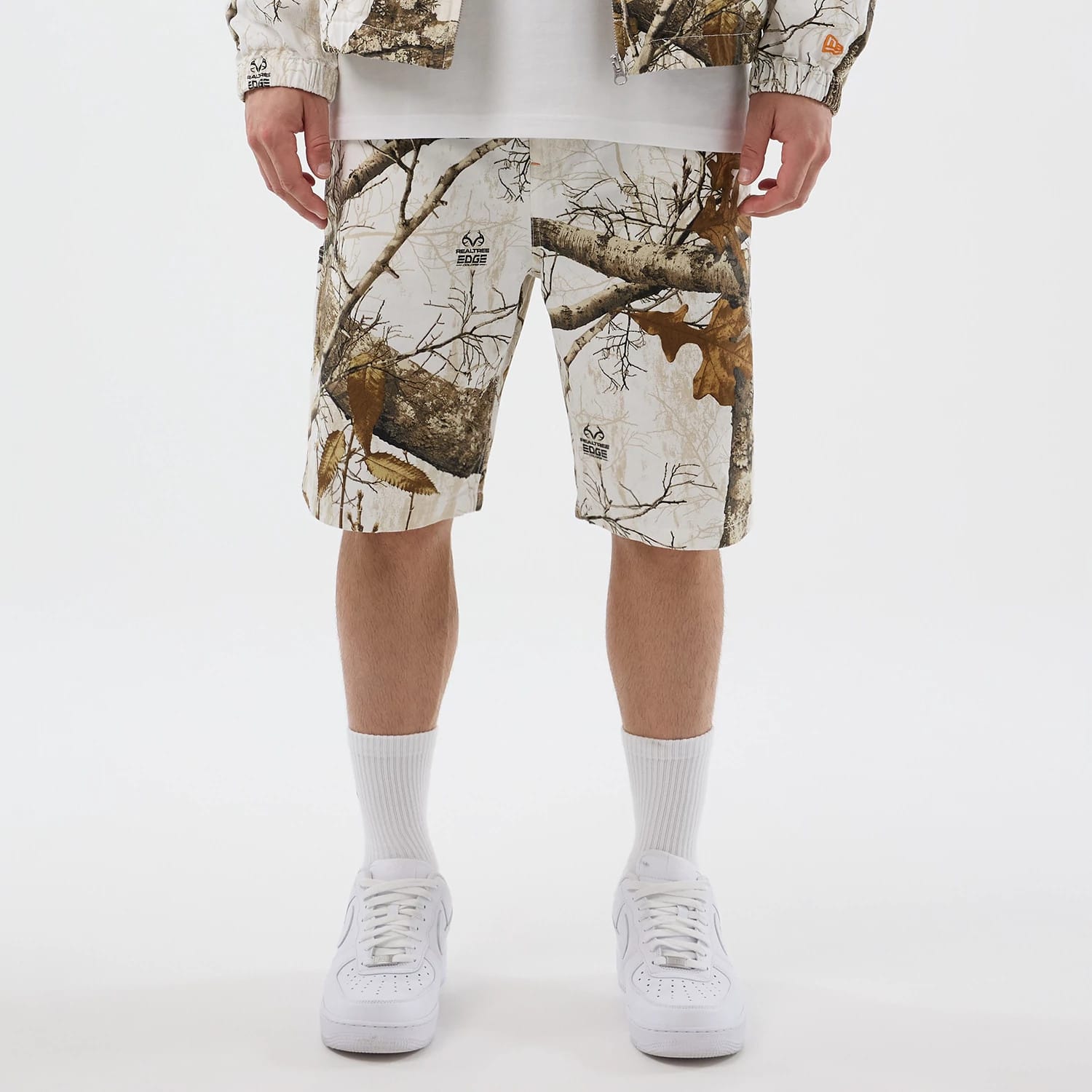 New Era Earthy Skin Real Tree Snow Oversized Shorts-kentox