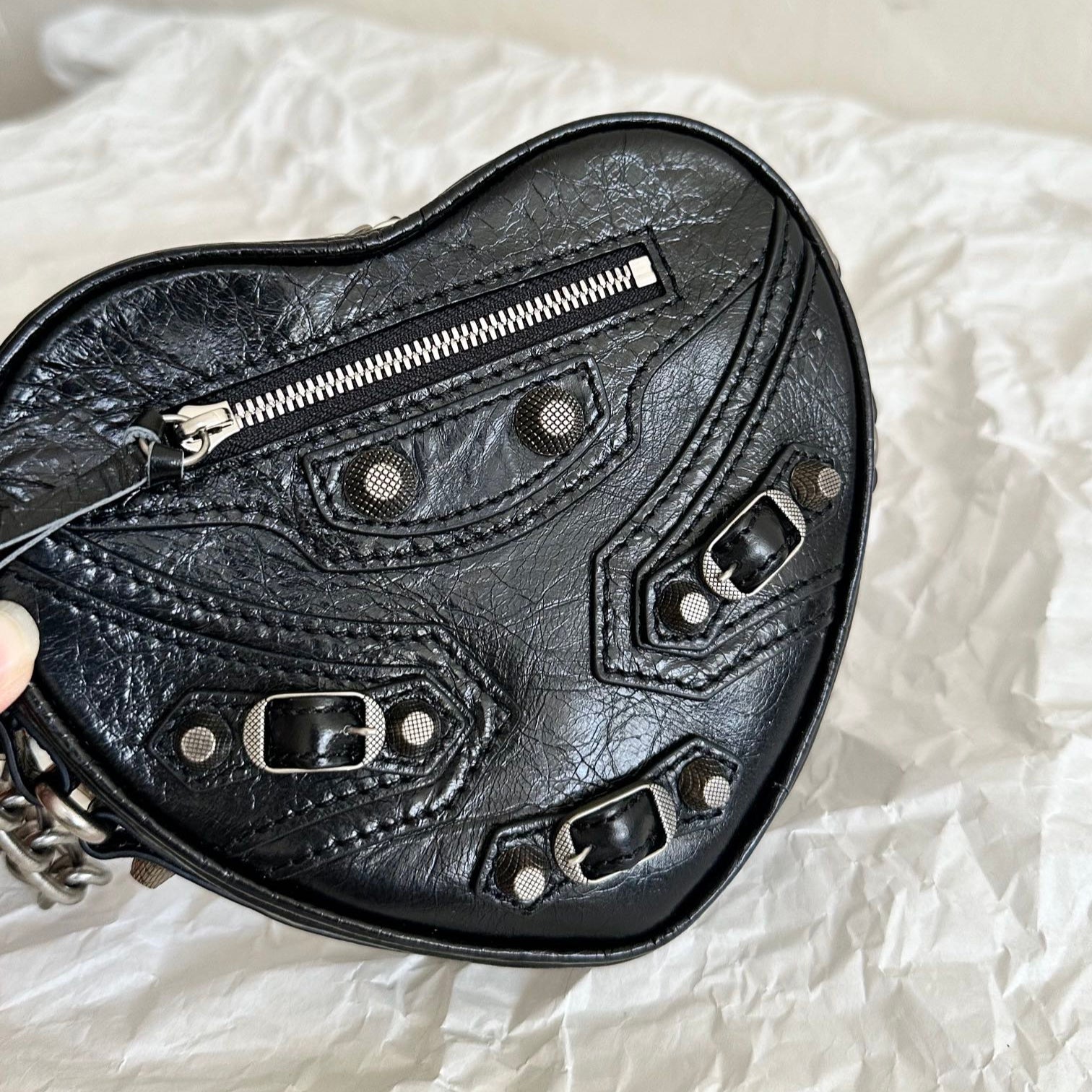 Heart-Shaped Cowhide Leather Crossbody Bag with Stylish Chain Strap