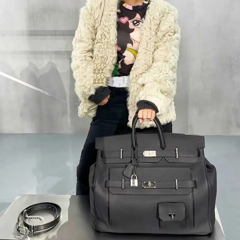 The Ultimate Premium Full-Grain Leather Weekender Bag