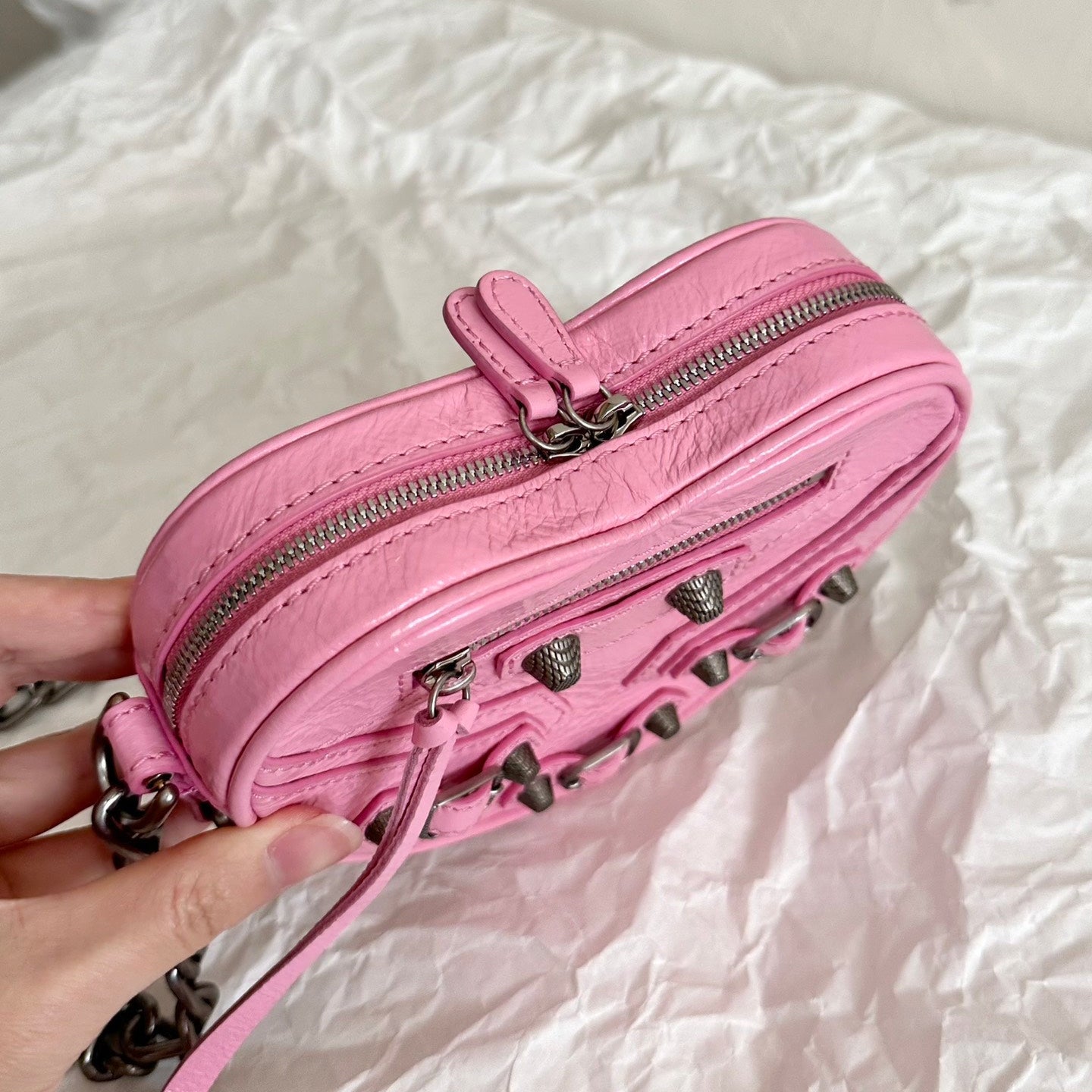 Heart-Shaped Cowhide Leather Crossbody Bag with Stylish Chain Strap