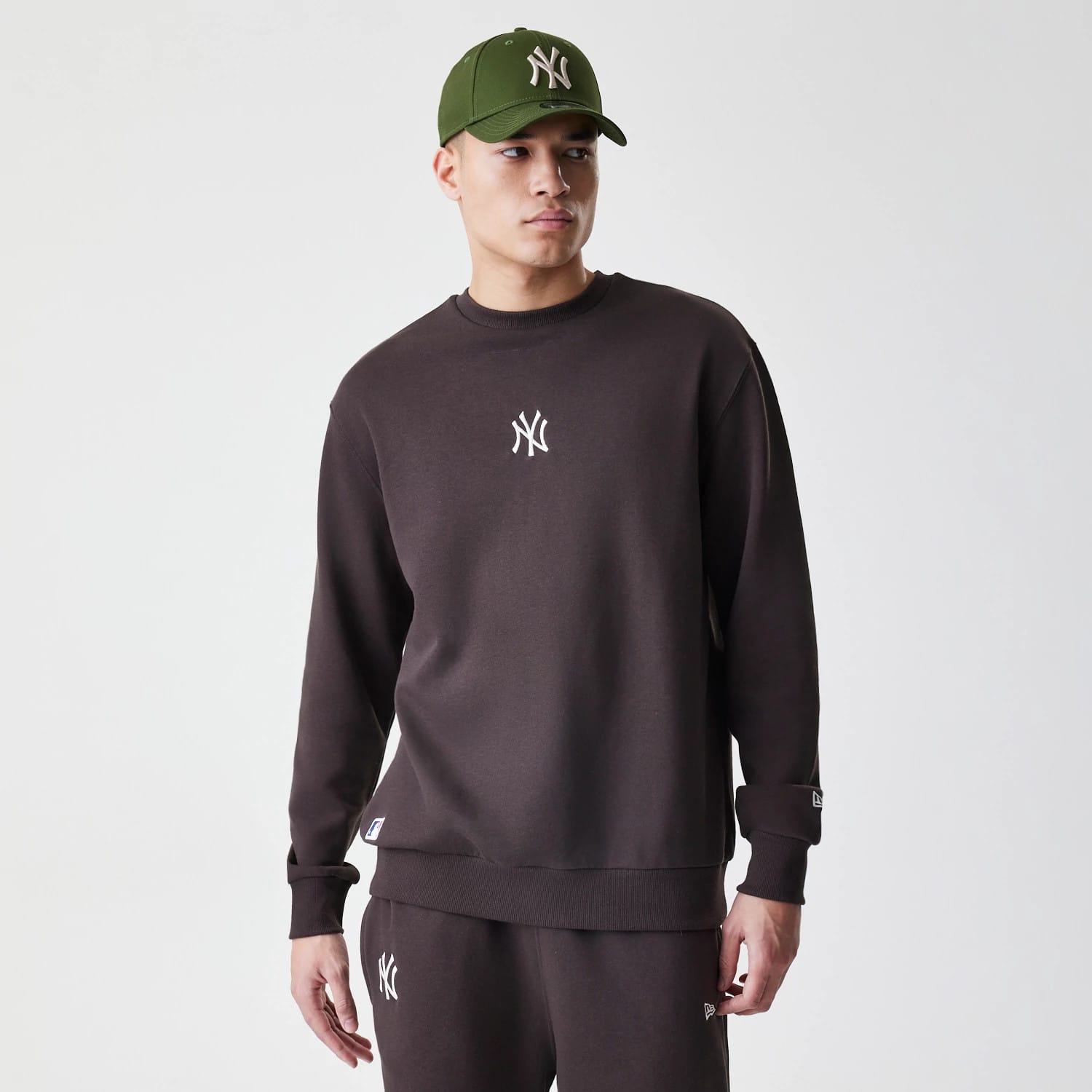 New York Yankees MLB Midi League Essential Dark Brown Oversized Crew Neck Sweater-kentox