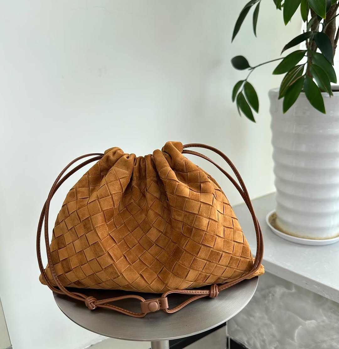 Handwoven Suede Shoulder Bag – Stylish Artisan Craftsmanship and Everyday Elegance