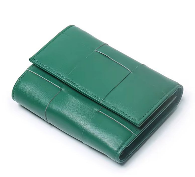 Sleek Bifold Zip Wallet – Compact and Secure for Everyday Essentials