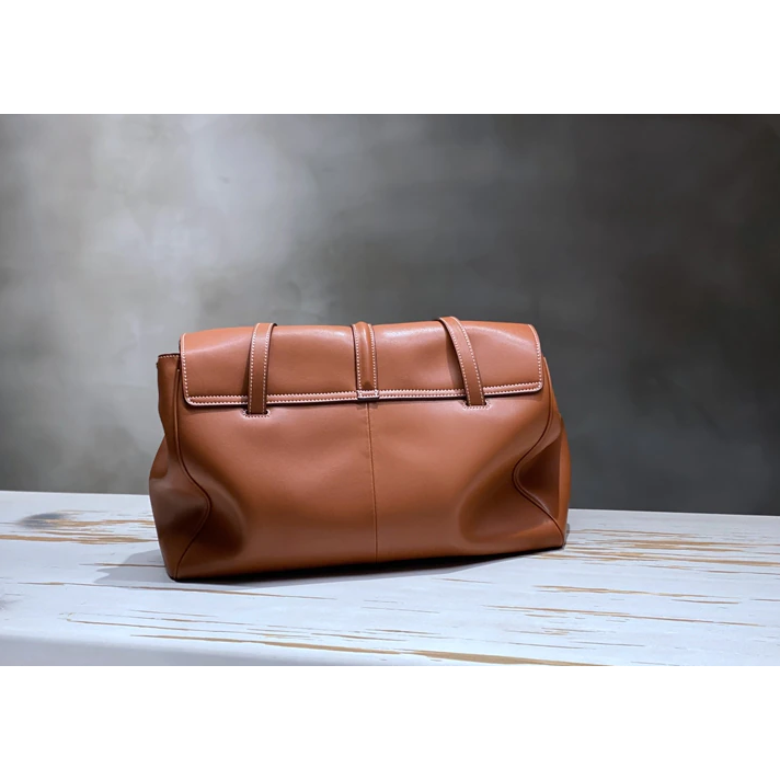 Premium Smooth Calfskin Leather Shoulder Tote – Travel Handbag with Secure Lock Closure