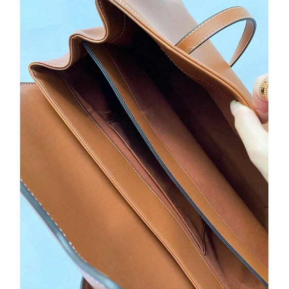 Premium Smooth Calfskin Leather Shoulder Tote – Travel Handbag with Secure Lock Closure