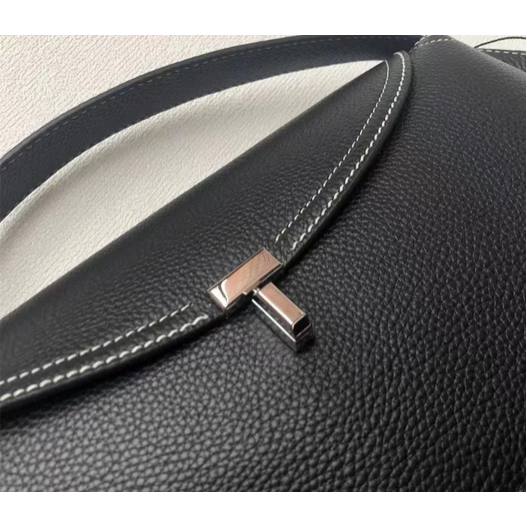 Elegant Leather Flap Shoulder Bag