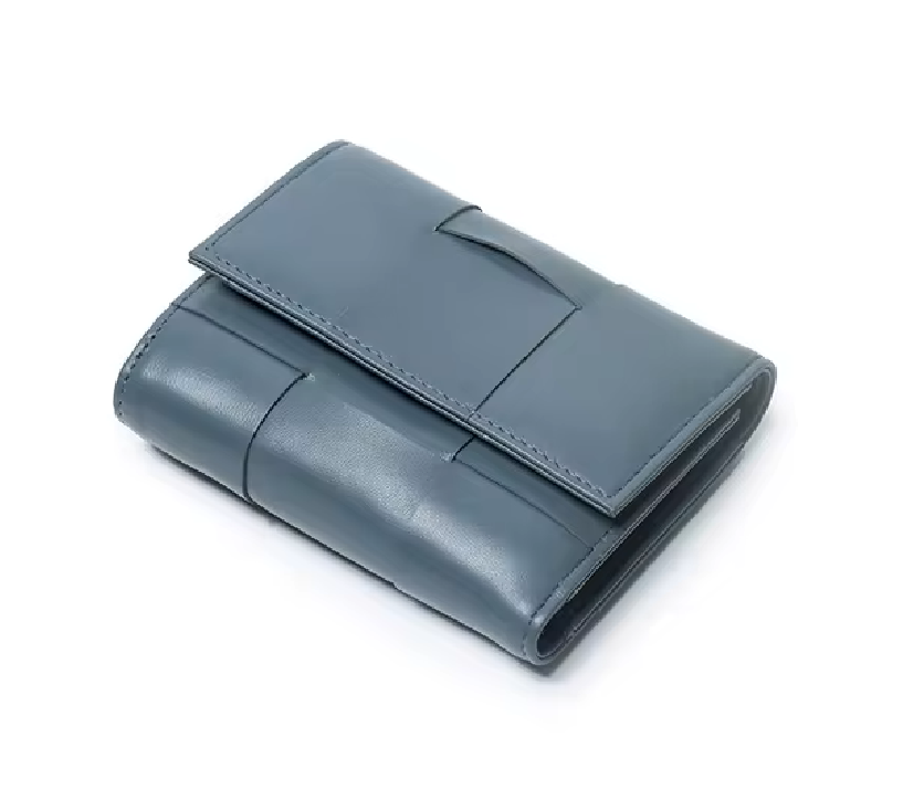 Sleek Bifold Zip Wallet – Compact and Secure for Everyday Essentials