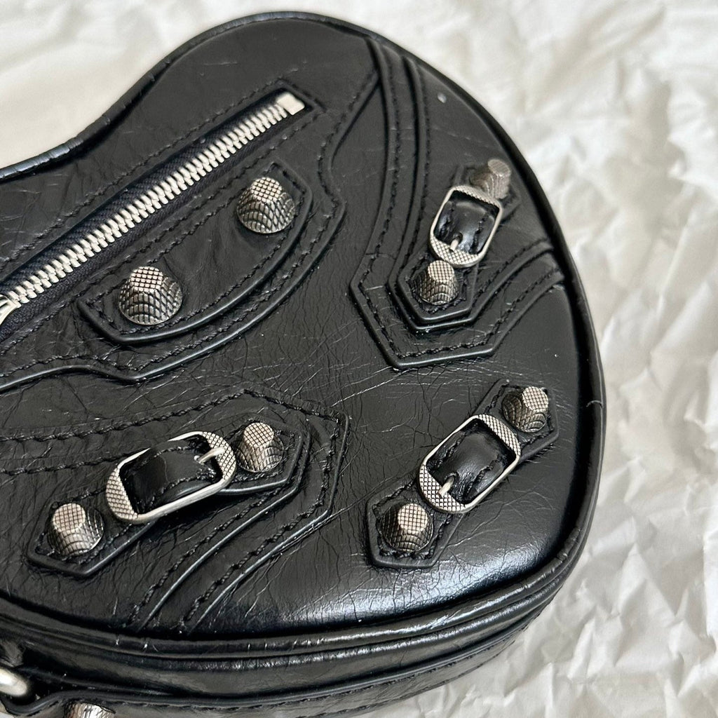 Heart-Shaped Cowhide Leather Crossbody Bag with Stylish Chain Strap