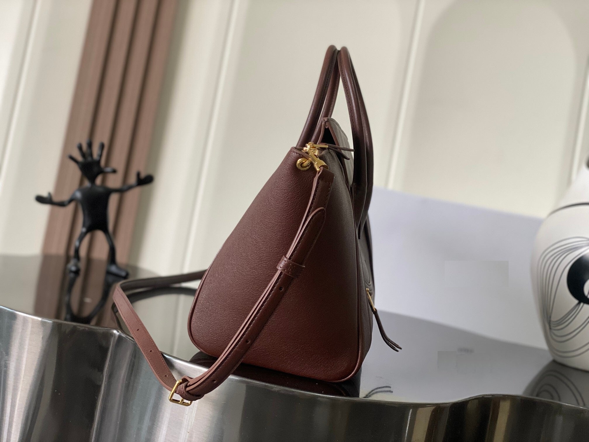 Elegant Contour Wing Tote Handbag
