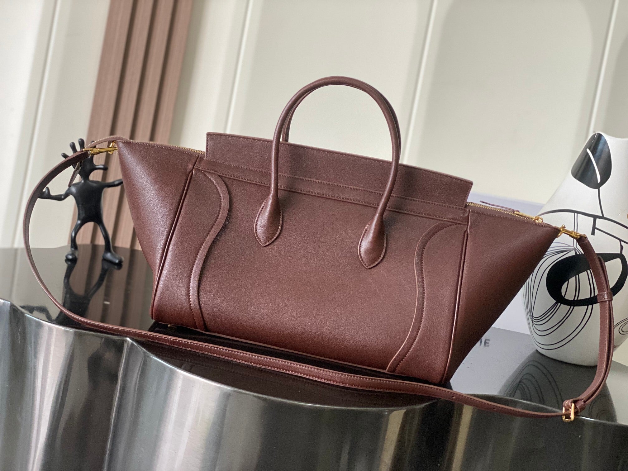 Elegant Contour Wing Tote Handbag