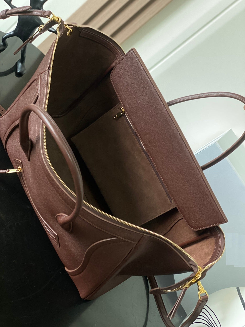 Elegant Contour Wing Tote Handbag