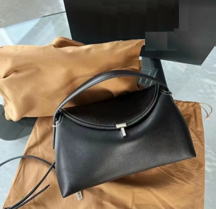 Elegant Leather Flap Shoulder Bag