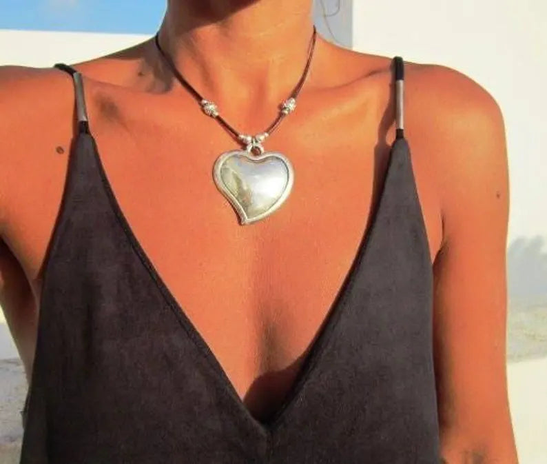 Elegant Heart Pendant Leather Necklace