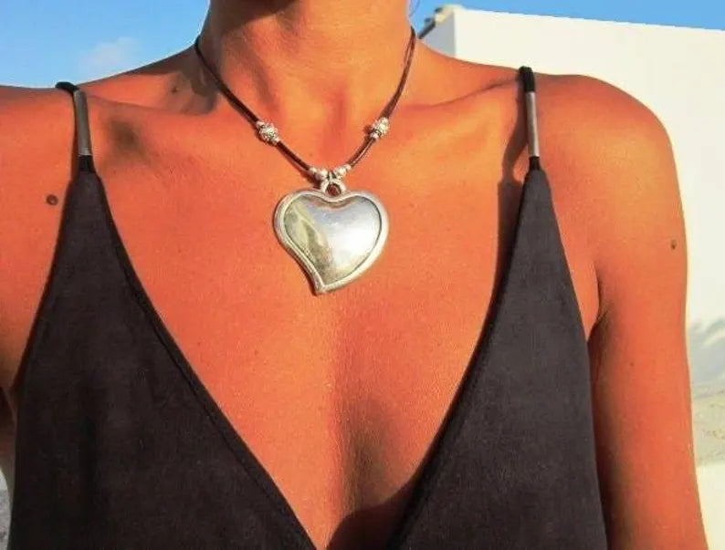 Elegant Heart Pendant Leather Necklace