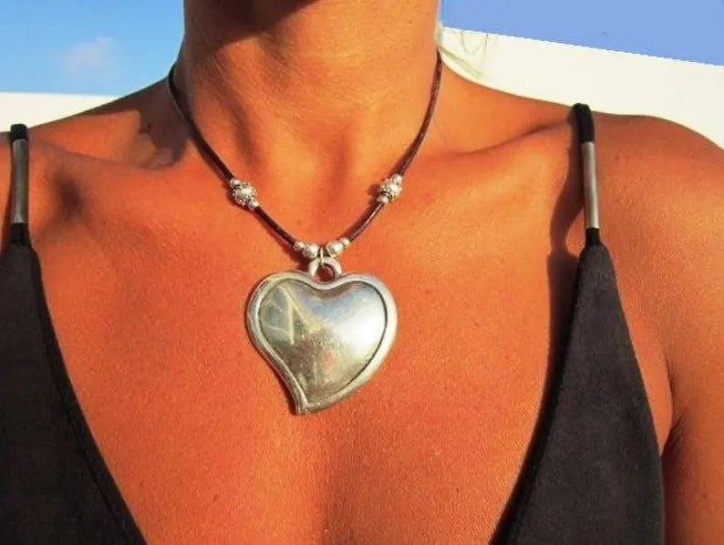 Elegant Heart Pendant Leather Necklace