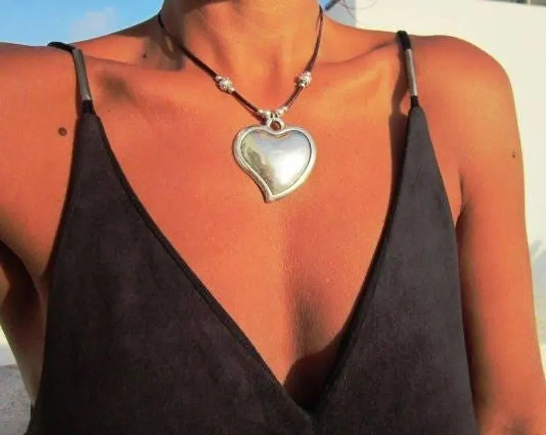 Elegant Heart Pendant Leather Necklace