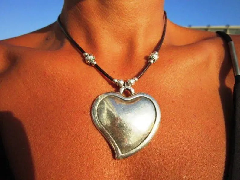 Elegant Heart Pendant Leather Necklace
