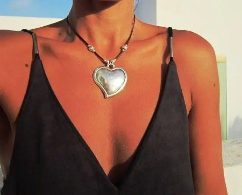 Elegant Heart Pendant Leather Necklace